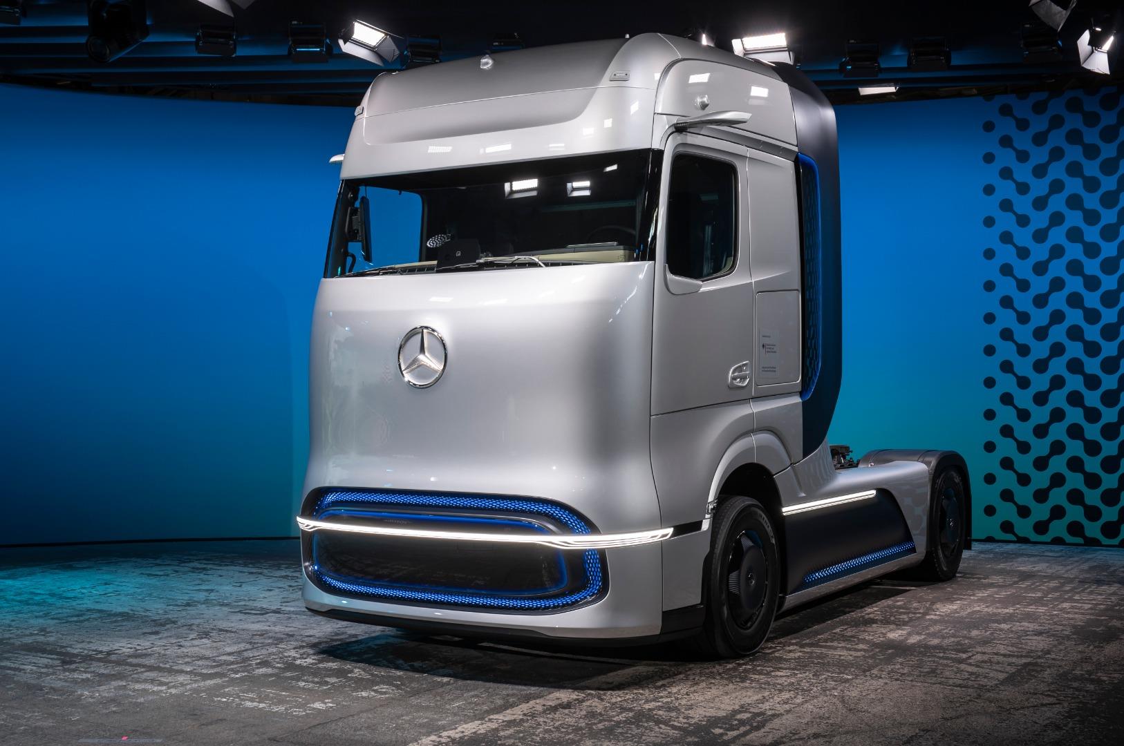 Daimler Reveals Hydrogen Truck Transportation News Autotrader