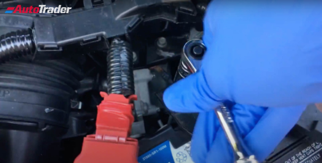 How to replace the car battery on a Honda HR-V - Car Ownership - AutoTrader