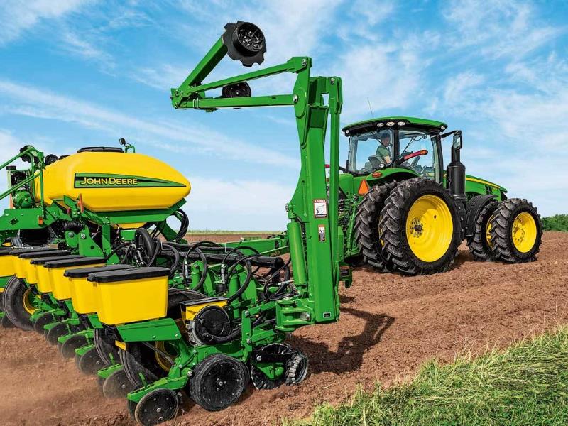 Industrys First Factory Installed Integrated Tractor And Planter Solution From John Deere 3594