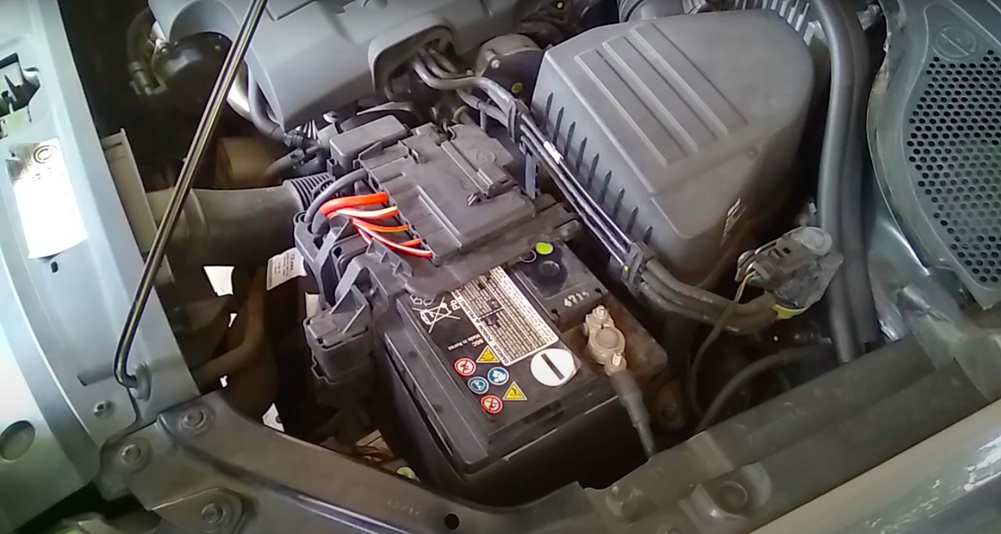 How to replace the car battery on a Volkswagen Polo - Car Ownership -  AutoTrader