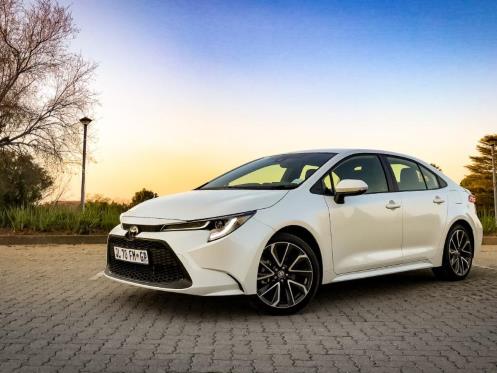 How to replace the car battery on a Toyota Corolla XR