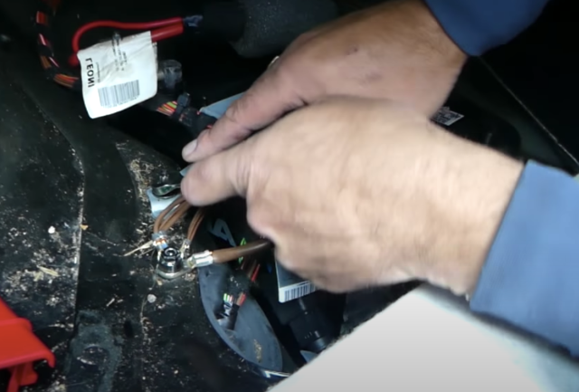 How To Replace The Car Battery On A Smart Fortwo Car Ownership Autotrader