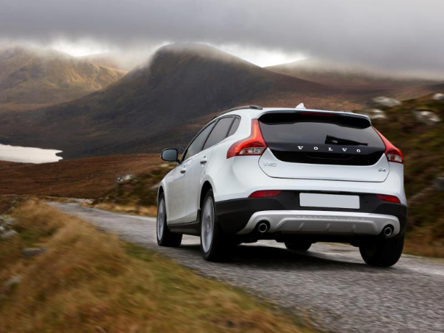 Which Volvo V40 is better: petrol or diesel? - Buying a Car - AutoTrader