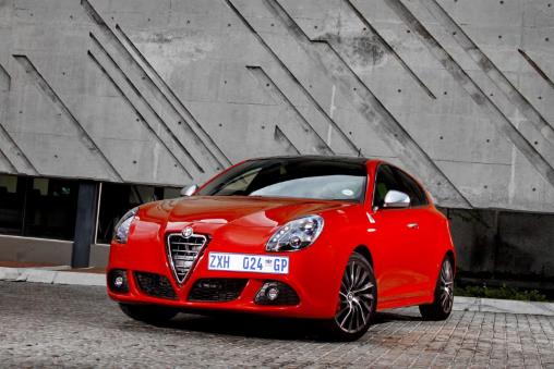 How to replace the car battery on a Alfa Romeo Giulietta