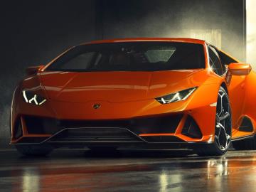 Lamborghini Huracan driving simulator offers online test drives