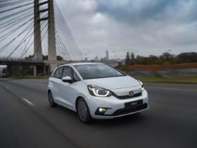 Honda Fit vs Opel Corsa vs Volkswagen Polo: which one has the best infotainment system?
