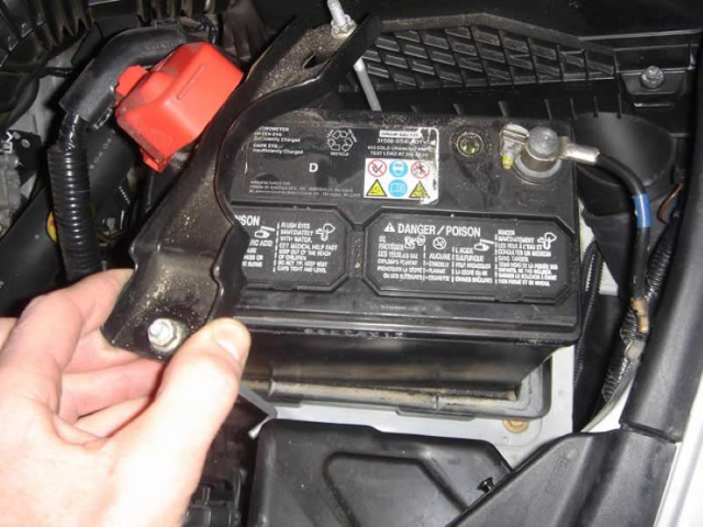 How to replace the car battery on a Haval H6 - Car Ownership - AutoTrader