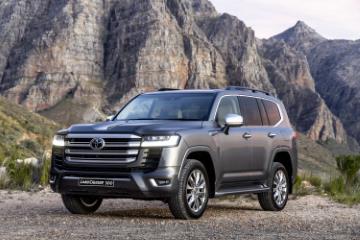 Which Toyota Land Cruiser 300 is better: diesel or petrol?