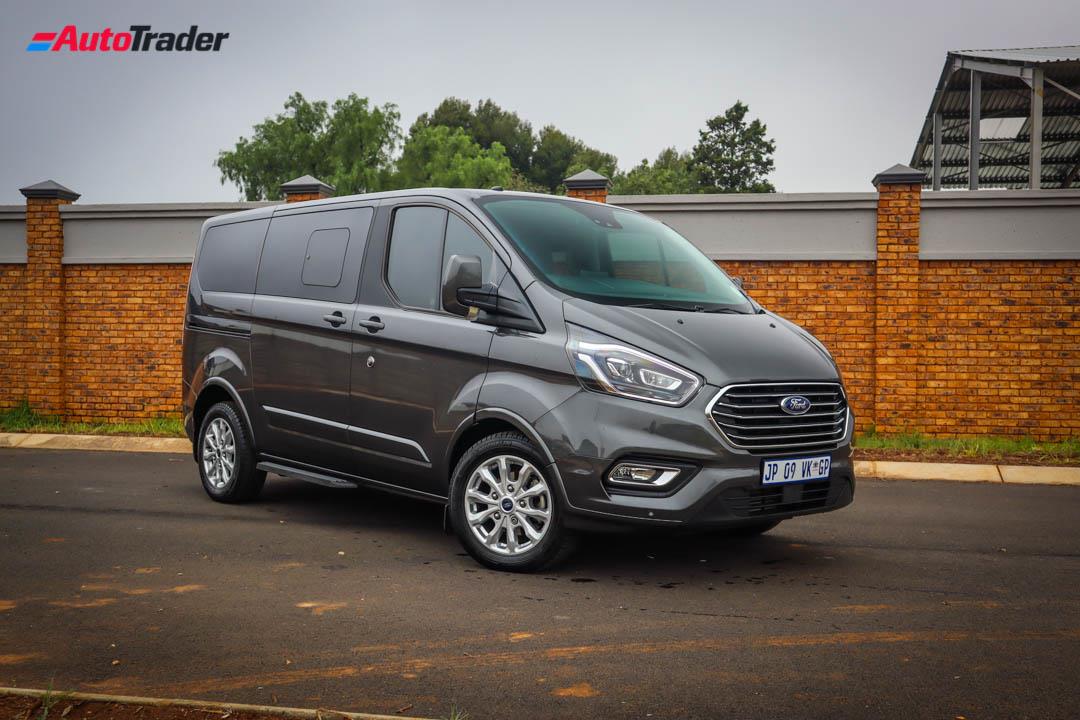 Collega Wirwar Manie Ford Tourneo Custom 2.0SiT SWB Limited (2021) Review - Van with a plan -  Expert Ford Tourneo Custom Car Reviews - AutoTrader