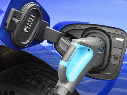What is the difference between electric and hybrid cars?