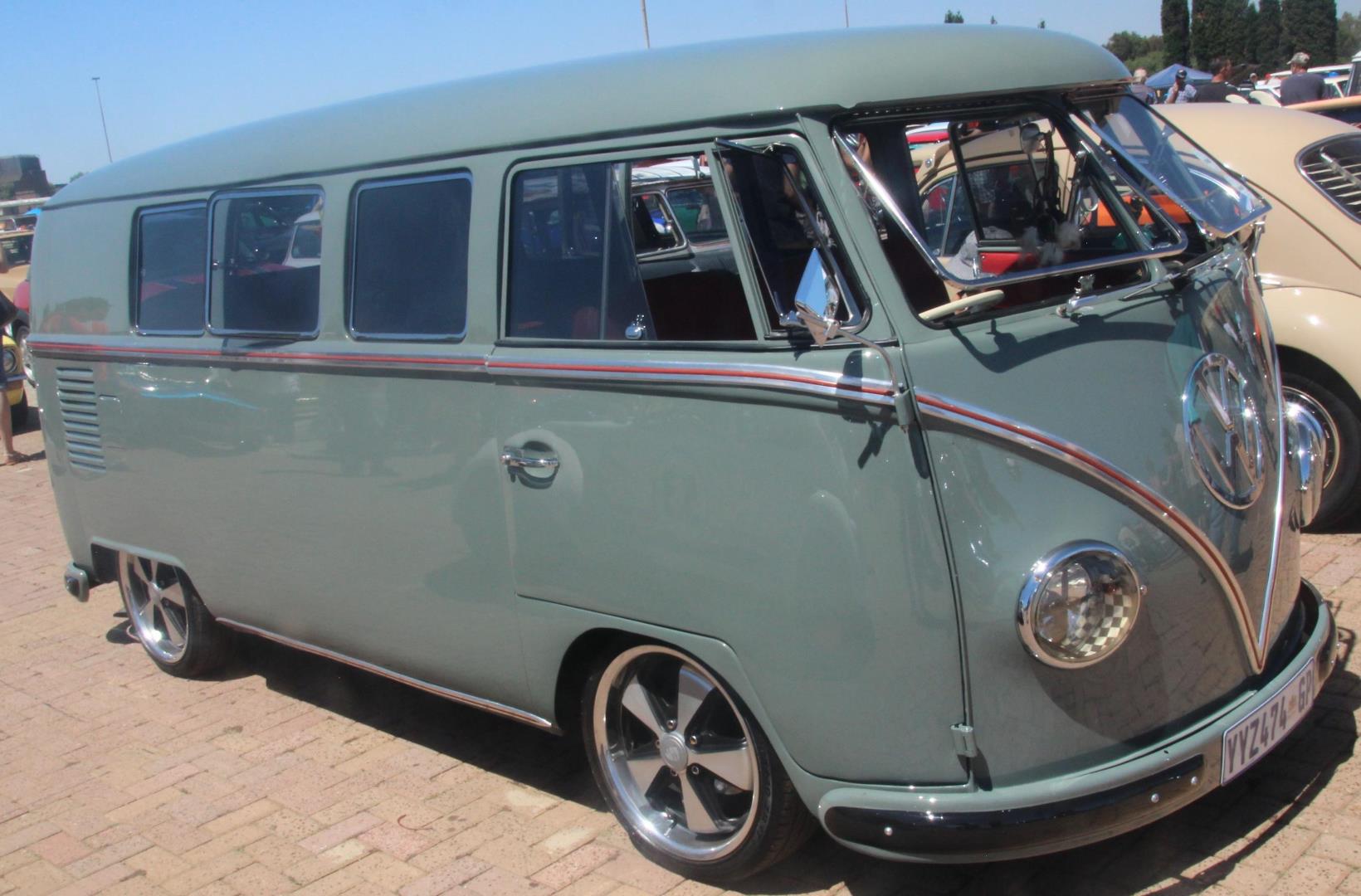 Mercedes-Benz 230