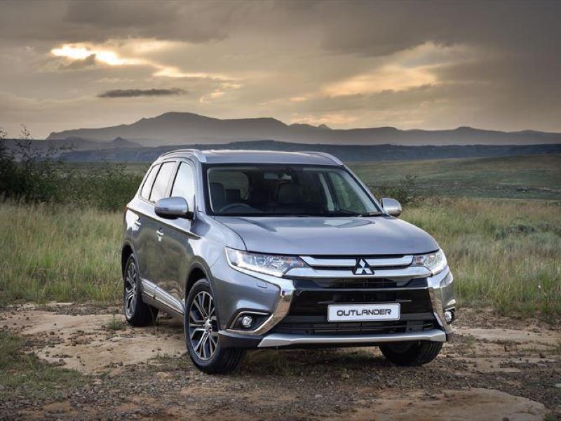 5 Extras you should fit to your new Mitsubishi Outlander - Car ...