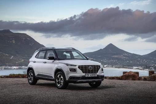 Which Hyundai Venue model has a sunroof?