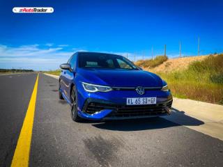 Does the new Volkswagen Golf R have a sunroof?