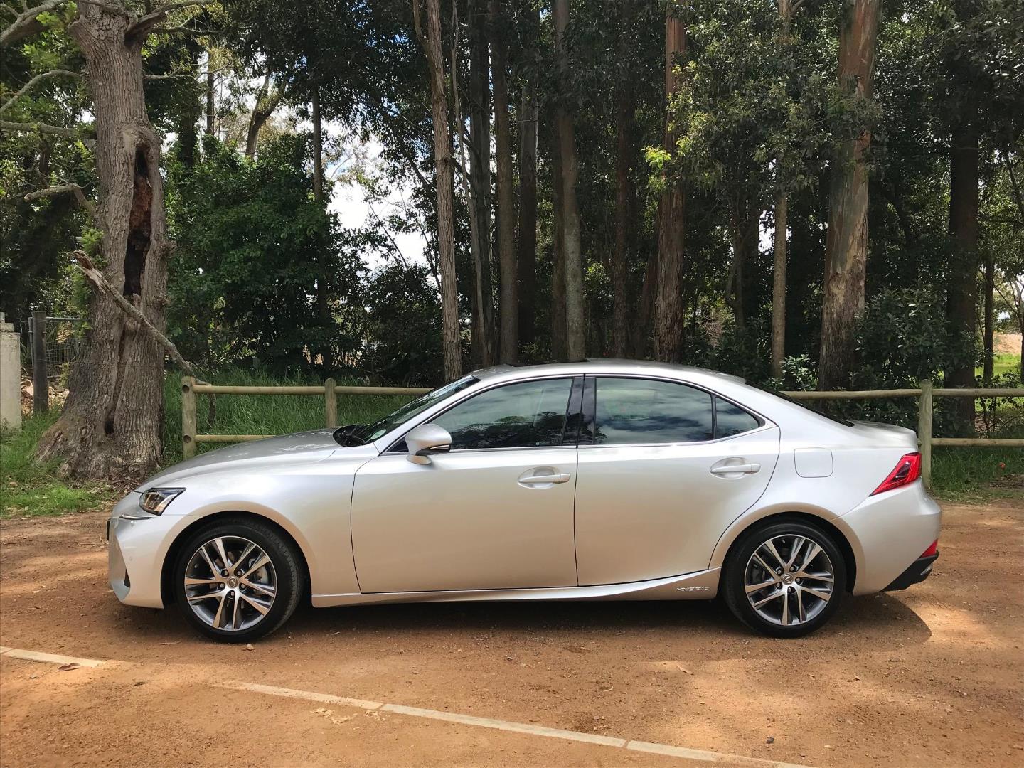 Lexus IS300H