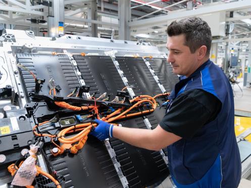 Can electric car batteries be replaced?