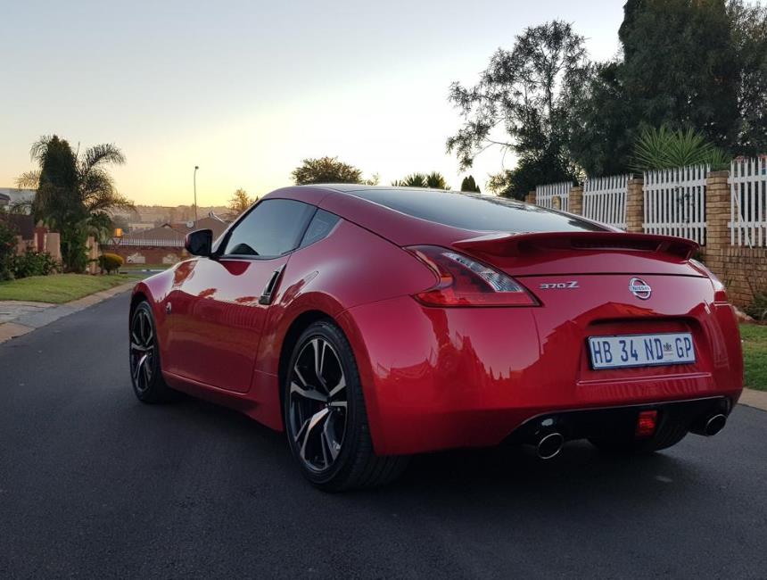 Becoming one with the NISSAN 370Z - Expert Nissan 370Z Car Reviews