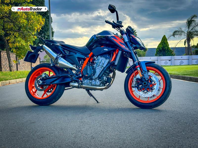 KTM 890 Duke R