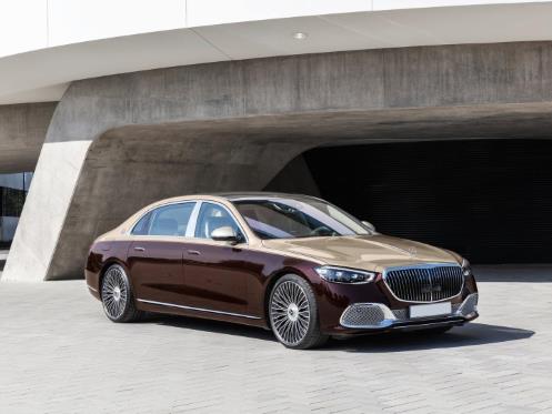 Does the Mercedes-Maybach S-Class have a sunroof?