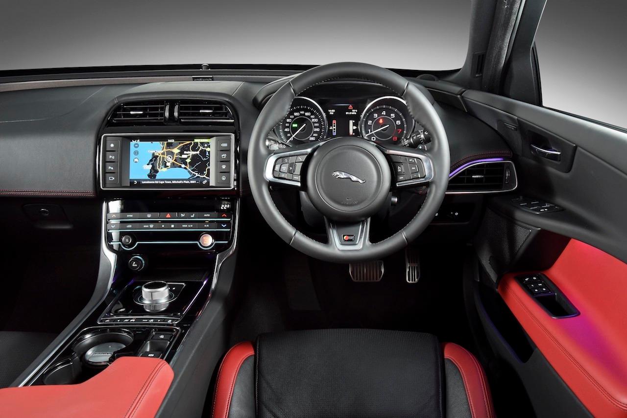 Jaguar XE