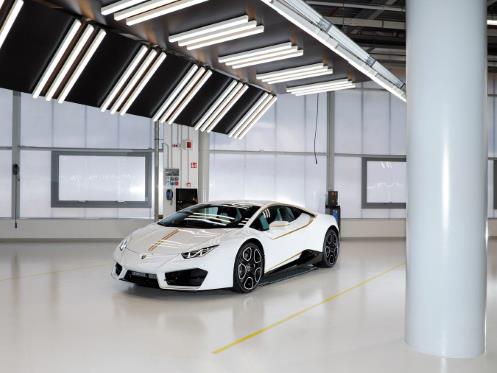 The Pope’s special edition Lamborghini Huracán is up for auction!