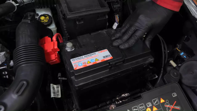 How to replace the car battery on a Renault Clio 5 - Car Ownership ...