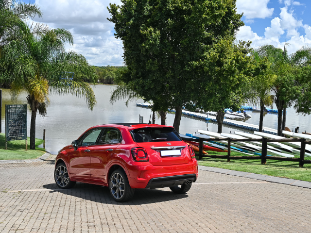 Fiat 500X Sport EST (2023) review - Bold, Italian, crossover flair - Expert  Fiat 500X Car Reviews - AutoTrader