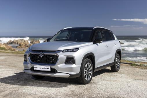 Can you fit 3 car seats in the back of a Suzuki Grand Vitara?