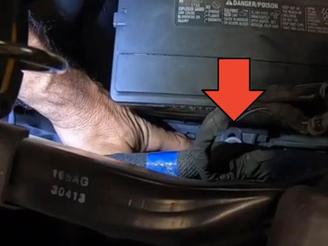 How To Replace The Car Battery On A Haval Jolion S - Car Ownership 