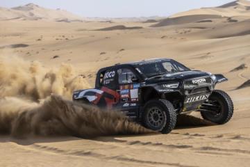 New Dakar Hilux dons black livery!