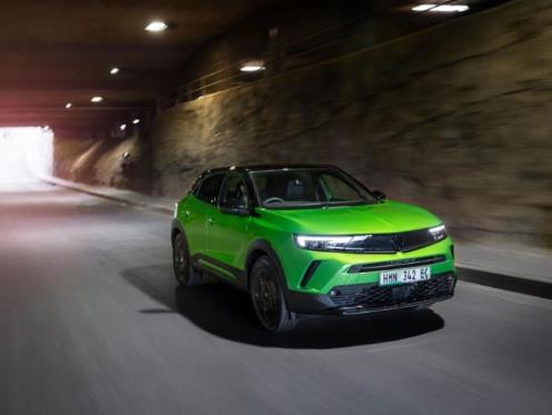 How to replace the car battery on an Opel Mokka