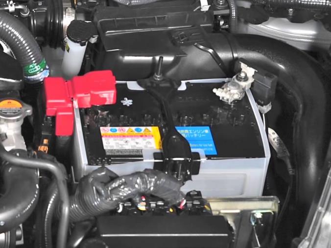 How to replace the car battery on a Nissan Juke - Car Ownership ...