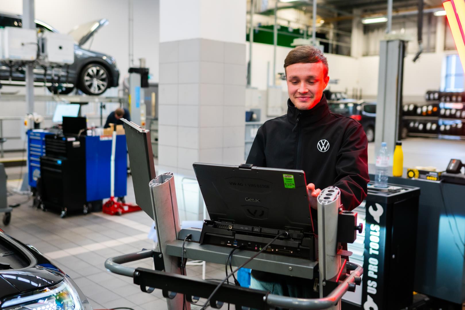 Automotive News