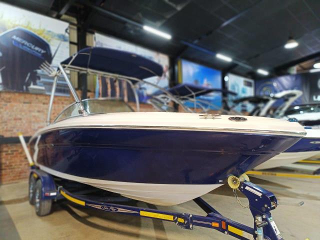 Sea Ray 220 Select with 6.2L V8 Mercruiser and Bravo 3 Gearbox Adv Leisure