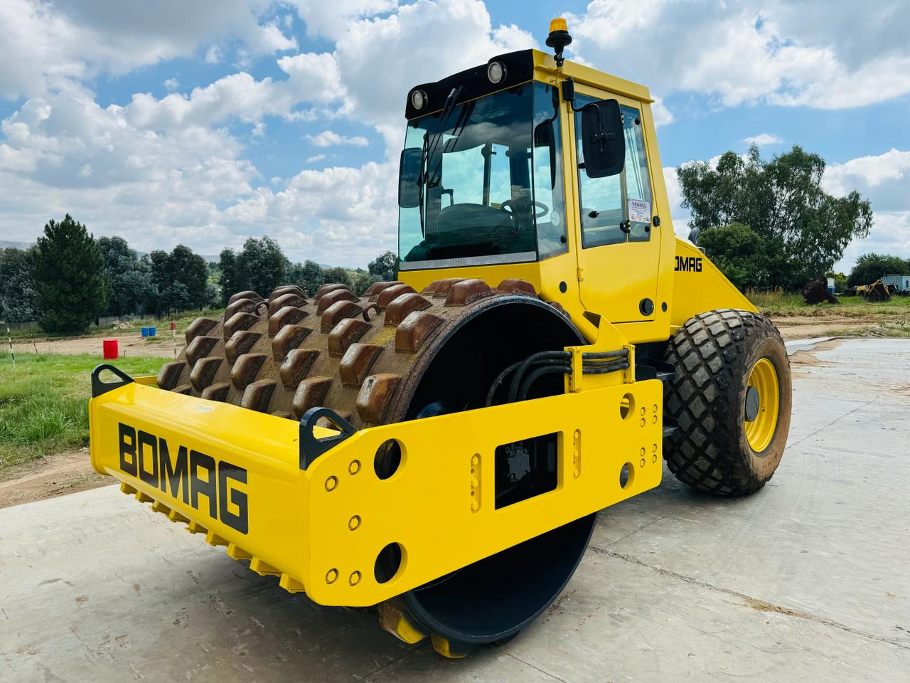2014 Bomag BW212D-40 Padfoot Roller