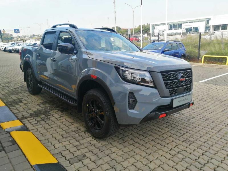 Nissan Navara 2.5DDTi Double Cab PRO4X 4x4 for sale in Kempton Park