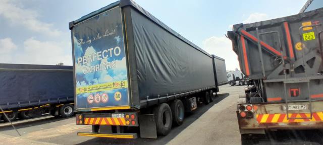 HPC TAUTLINER NN Trucks and Trailer