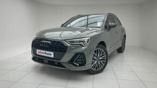 How to replace the car battery on an Audi Q3