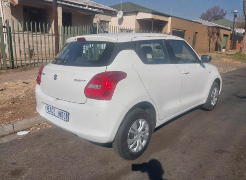 Manual Suzuki Swift 2023 for sale