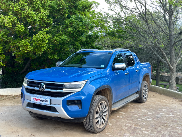 A blue Amarok at Houwhoek farm stall.