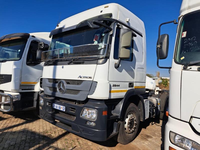 MERCEDES BENZ 2644 DOUBLE DIFF TRUCK TRACTOR for sale in Krugersdorp