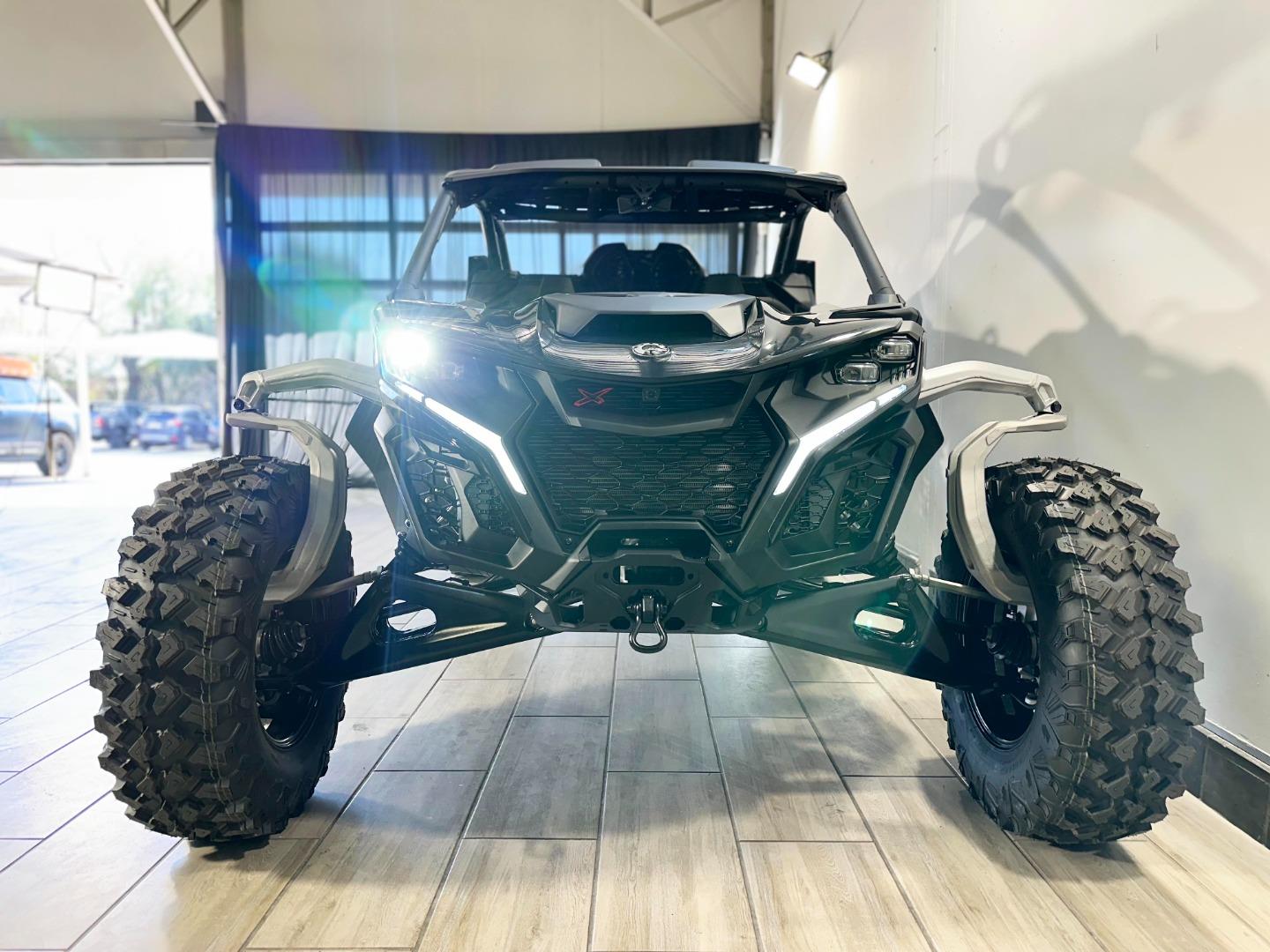Can-Am Maverick R Triple Black SAS BikeworldSA