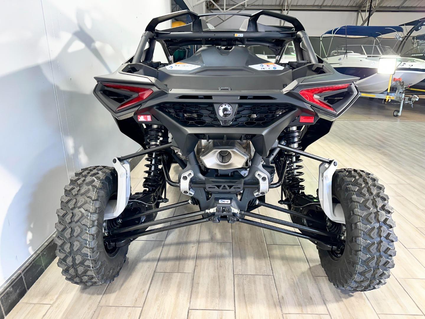 Can-Am Maverick R Triple Black SAS BikeworldSA