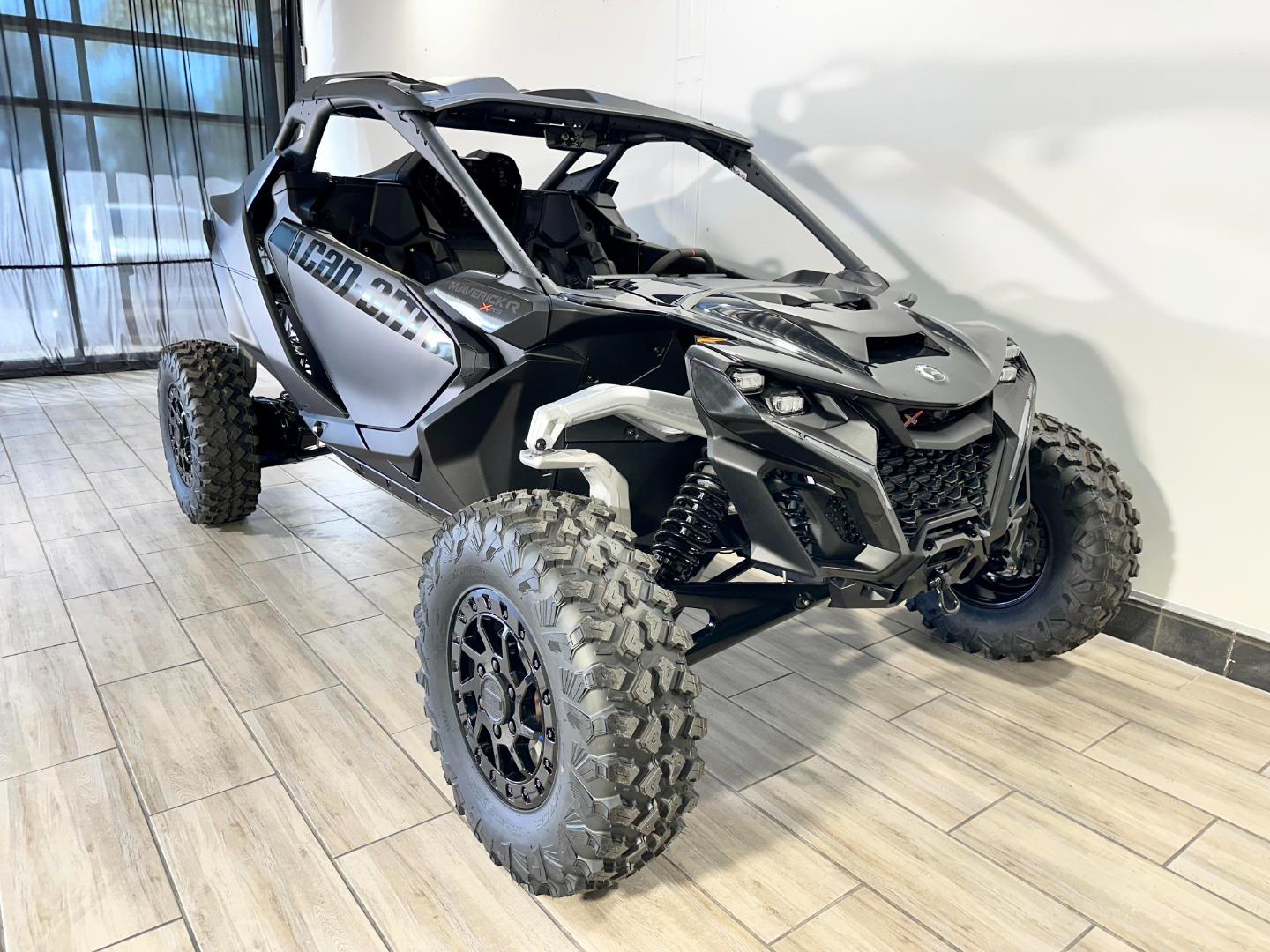 Can-Am Maverick R Triple Black SAS BikeworldSA
