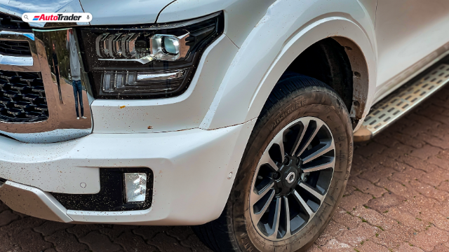 Front view of the GWM P500 2.0T HEV Ultra Luxury 2024, focusing on the headlight and grille design with AutoTrader branding.