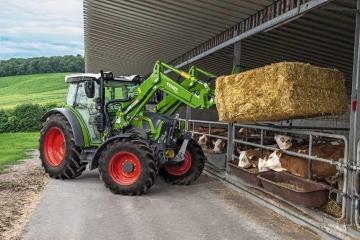 Comparison of John Deere Series 5 and Fendt 200 Vario Tractors