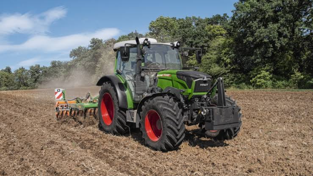  The tractor is modern and robust, designed for heavy-duty farming tasks.