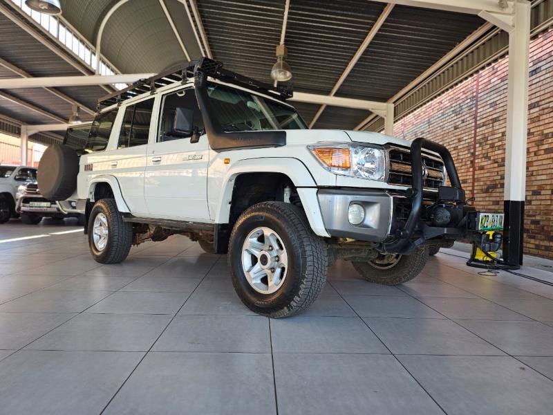 Toyota Land Cruiser 76 4.2D Station Wagon LX for sale in Klerksdorp ...