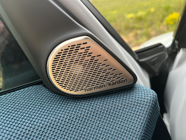 Even the speakers looks artfully sculpted.