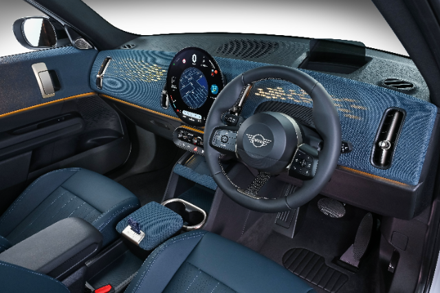 The enticing cabin of the Countryman in Favoured trim.